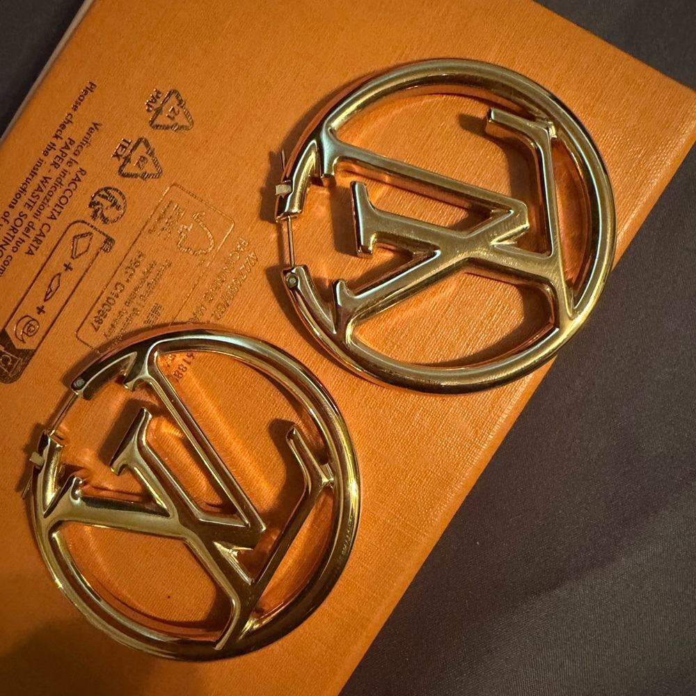 Louis Vuitton Gold Logo Belt Buckle